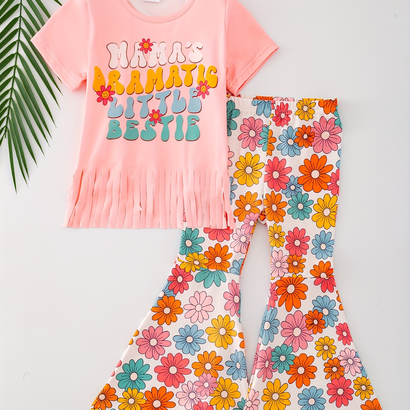

Girls 2pcs Flowers 'mama's Dramatic Bestie' Print Short Sleeve Tassel Tee & Bell Bottom Pants Set Vacation Summer Outfit