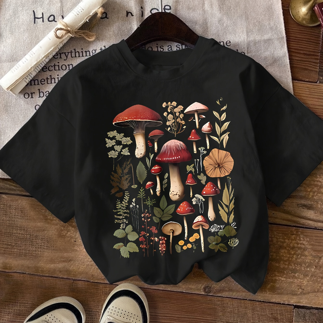 

Mushroom T-shirt, Short Sleeve Crew Neck Casual Top For Summer & Spring, Women's Clothing