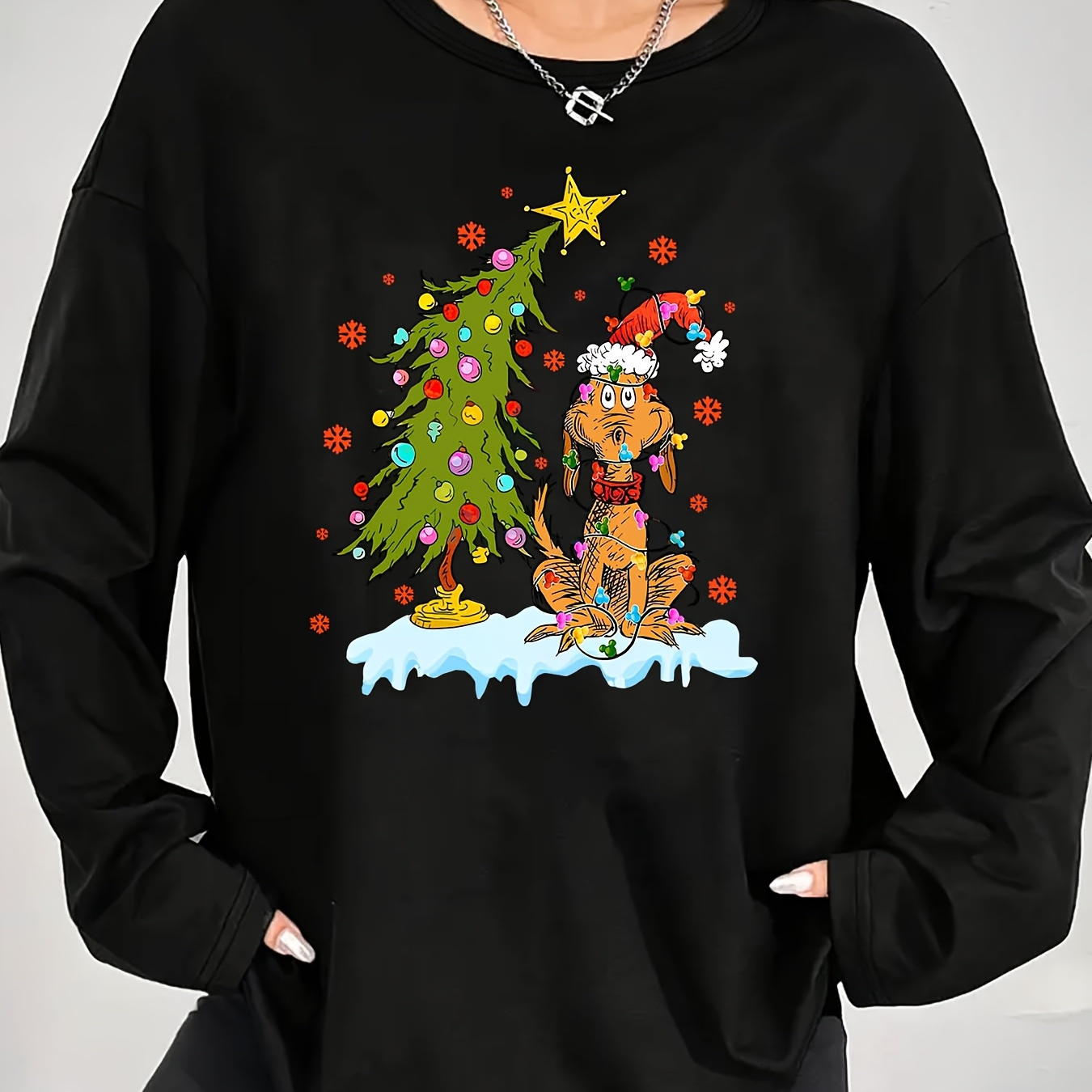 

Green Christmas Tree Print Sports T-shirt, Fashion Long Sleeve Round Neck Casual Top, Women's Activewear