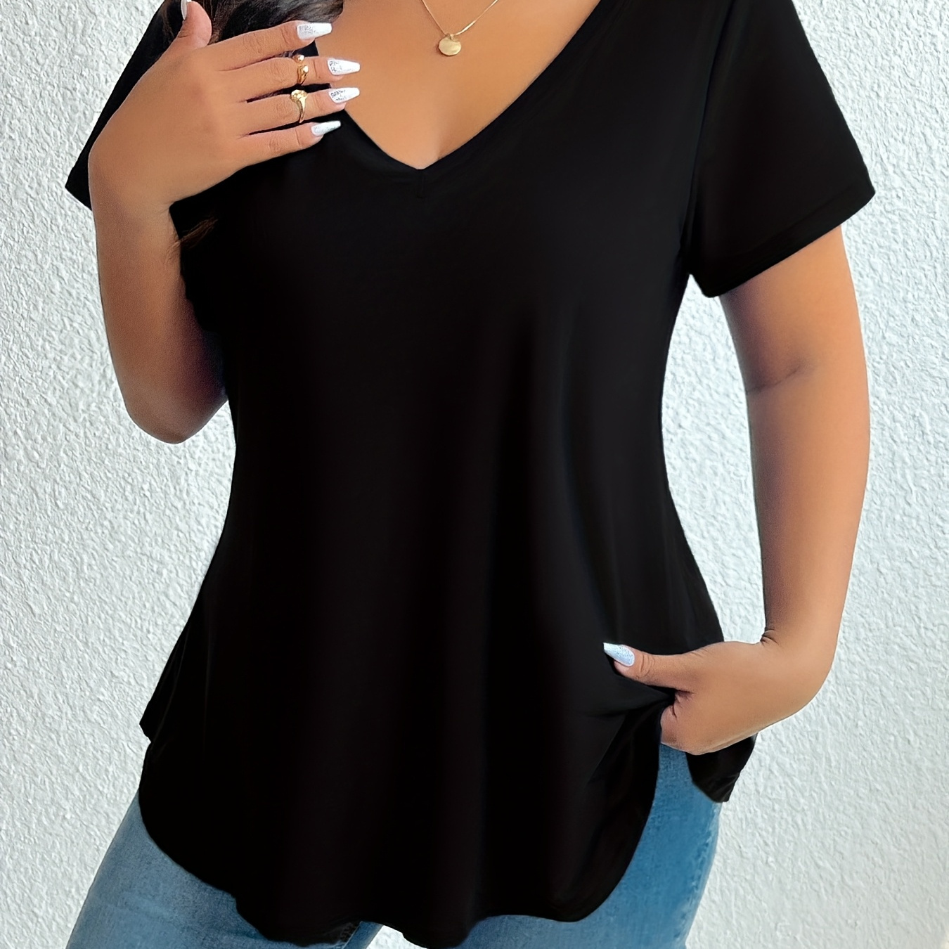 

Plus Size Women's Casual V-neck T-shirt - Chic Black, Soft Polyester & Elastane , Machine Washable, Summer Essential With Flattering , Plus Size Blouses