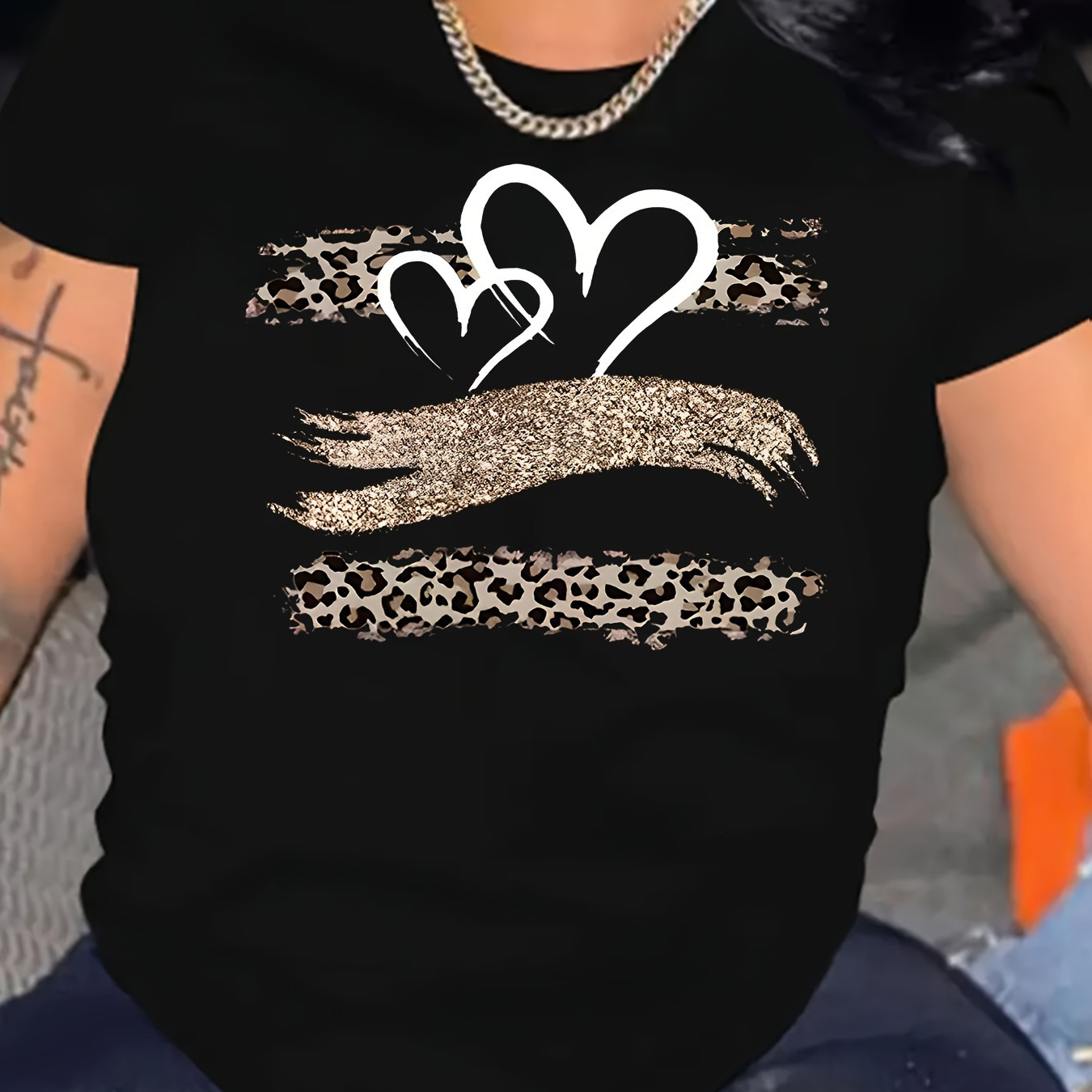 

Plus Size Heart & Leopard Print T-shirt, Casual Short Sleeve Top For Spring & Summer, Women's Plus Size Clothing