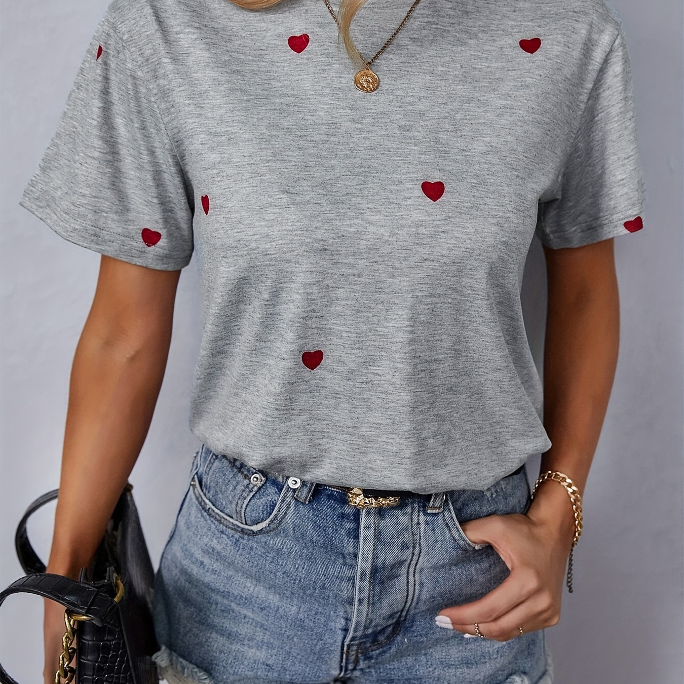 

Plus Size Heart Print T-shirt, Casual Short Sleeve Top For Spring & Summer, Women's Plus Size Clothing