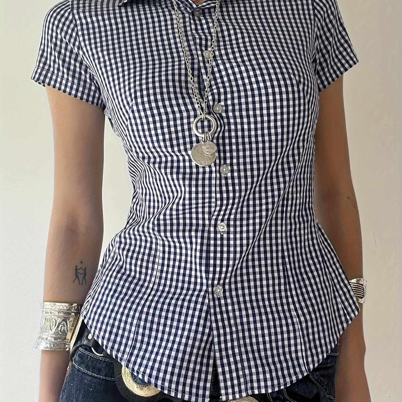 

Stylish Basic Checkered Button-down Shirt, Y2k Fitted Short-sleeve Top, Summer Streetwear With A Vintage Touch.