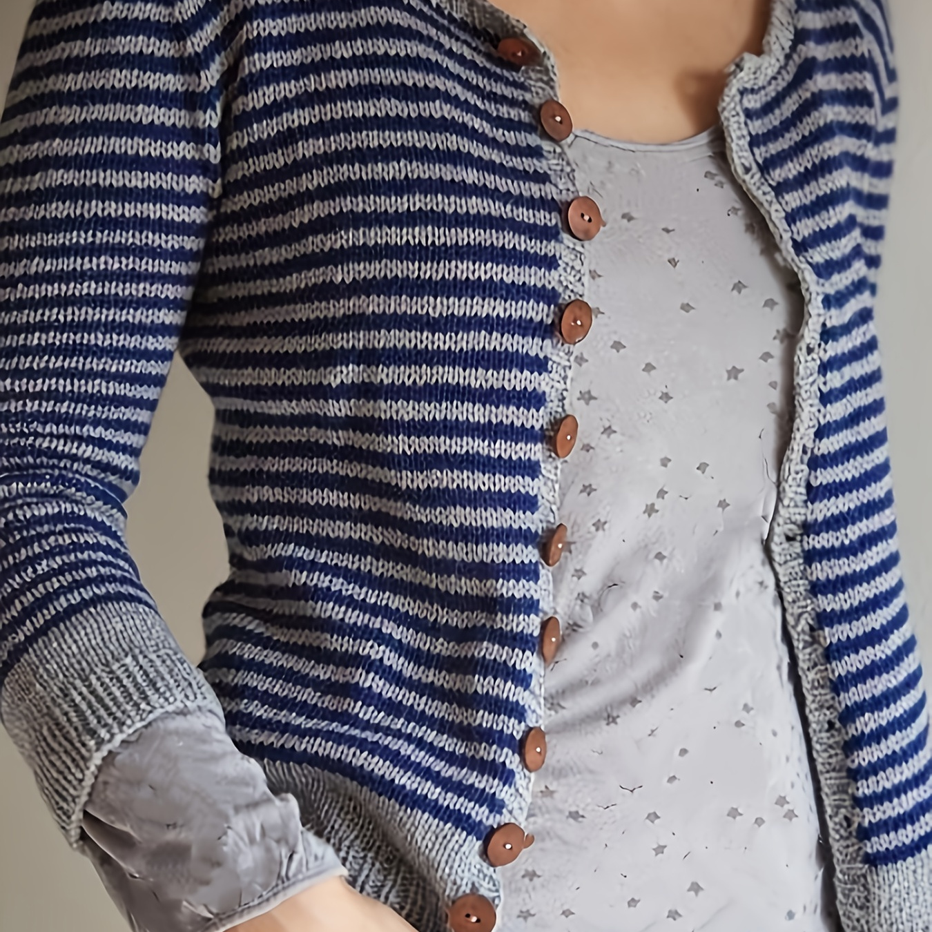 

Cardigan Tricoté Chic à Rayures et Boutons - Viscose Décontractée, Col Rond, Manches Longues avec Boutons Décoratifs - Lavable en Machine, Idéal pour /Automne