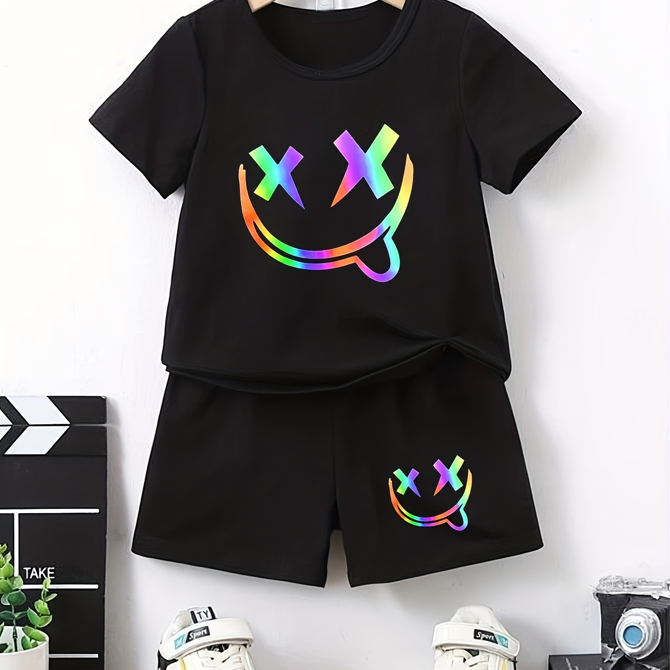 

Boys Funny Face Print Casual Outfit Round Neck T-shirt & Shorts Kids Summer Clothes Sets