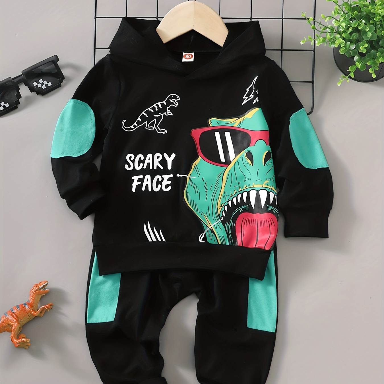 

Boys Trendy Outfit - Cool Dragon Letter Print Stitching Long-sleeved Hoodie & Trousers 2pcs Suit