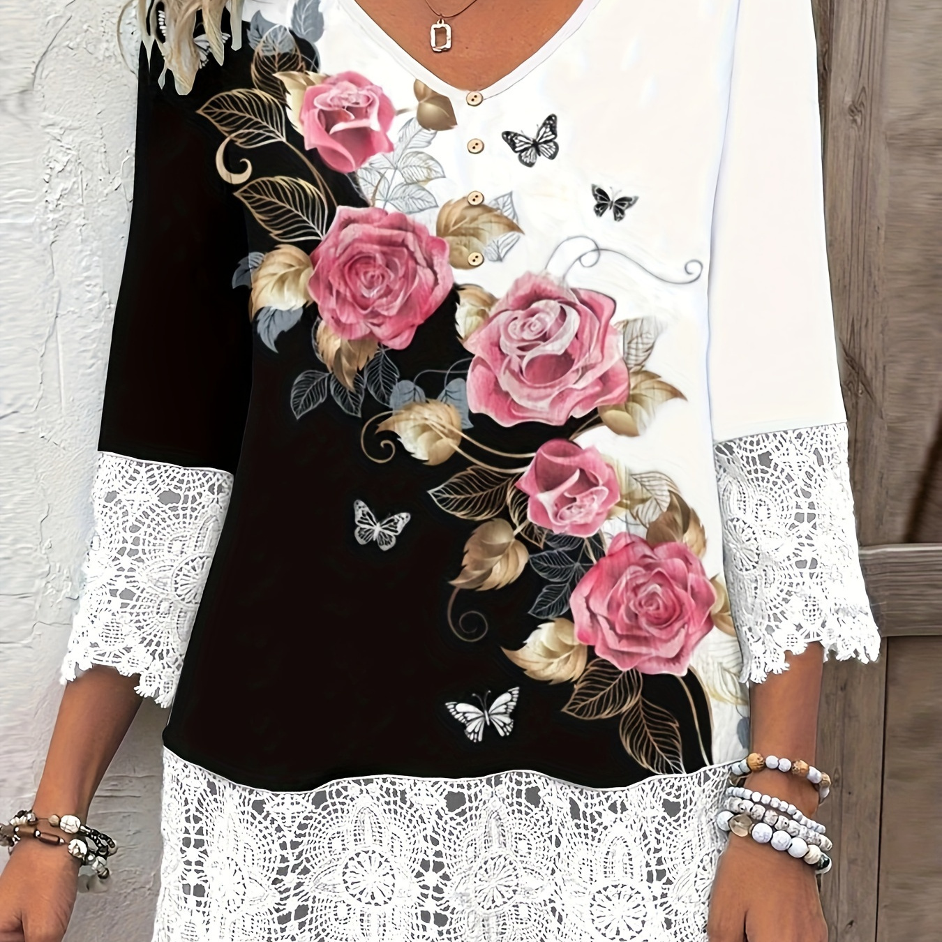 

3/4 Sleeve Size Lace-trim V-neck Top With Floral Print & Button Detail