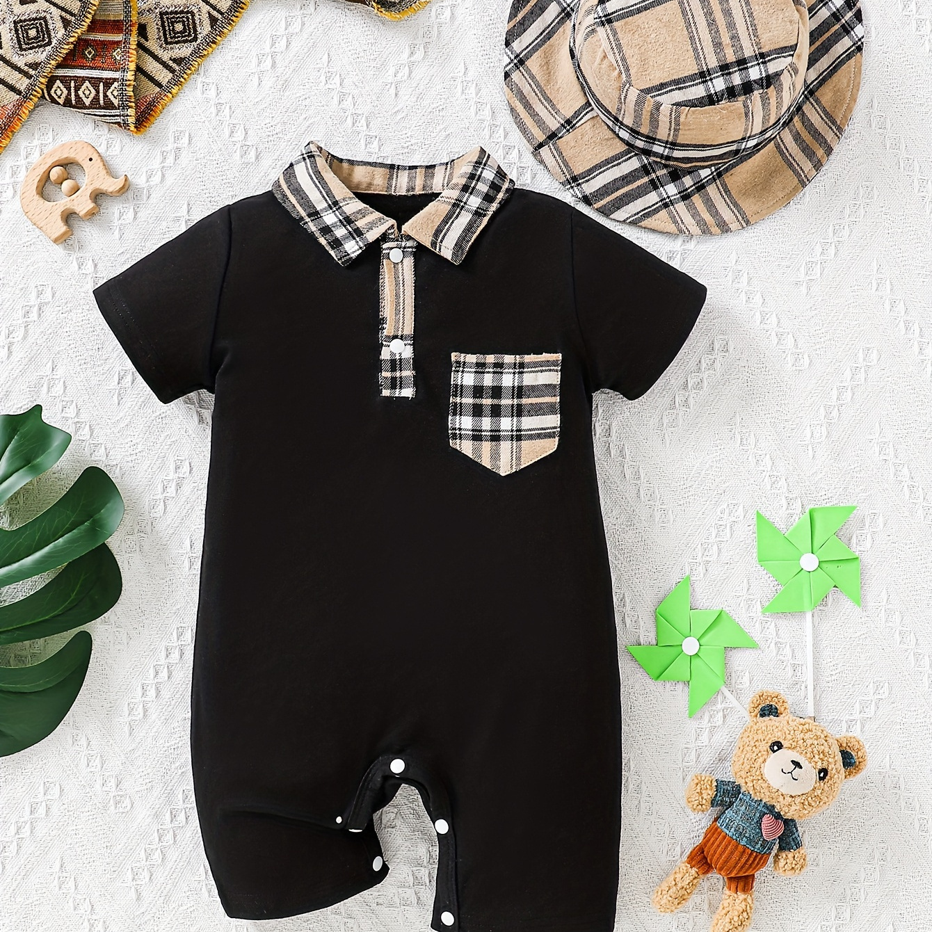 

Tenue d'été pour bébés garçons, barboteuse noire à col à carreaux avec poche avant + ensemble chapeau assorti, Style décontracté