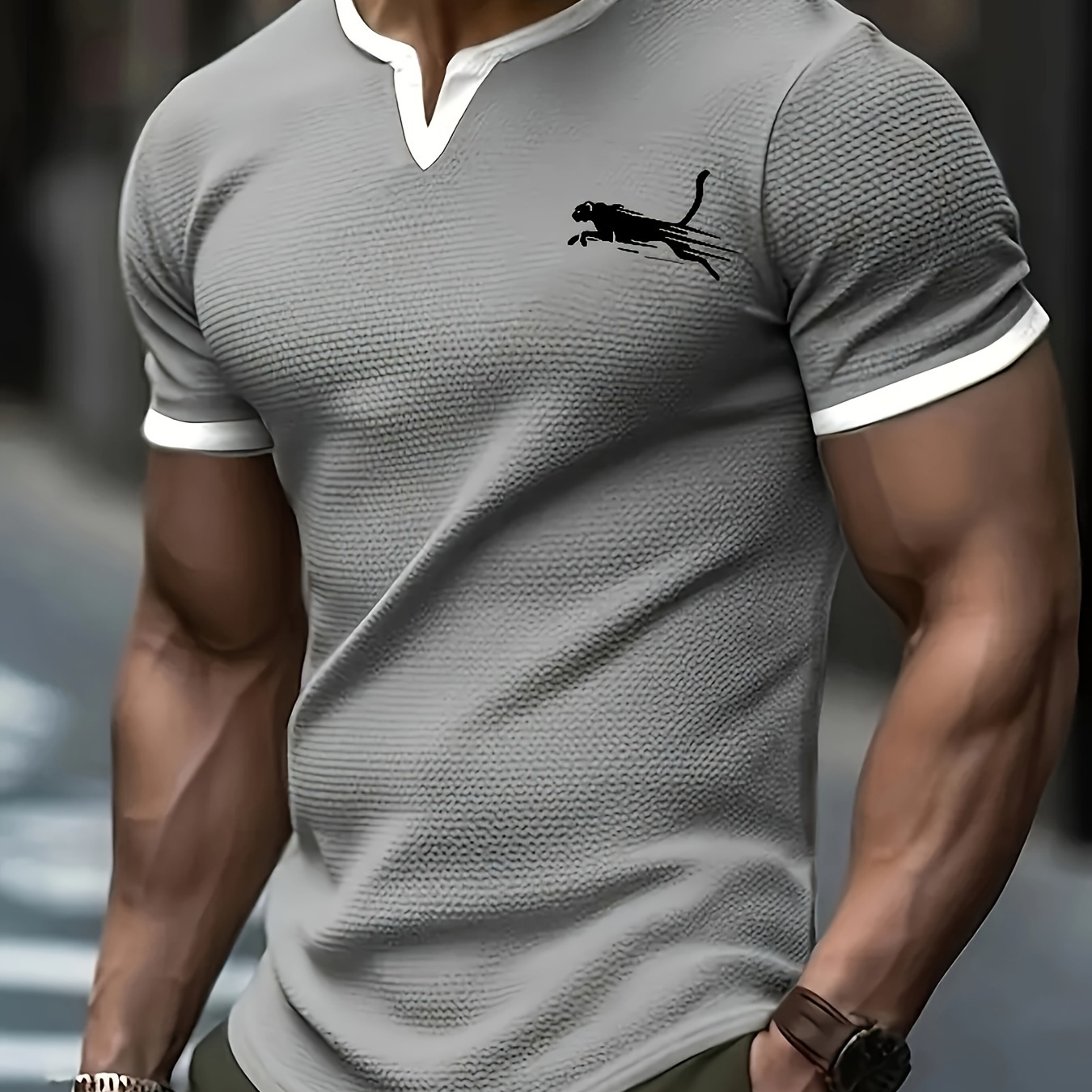 

T-shirt Henley à manches courtes et col en V à motif léopard pour homme, haut décontracté et tendance en tricot gaufré pour les loisirs de plein air