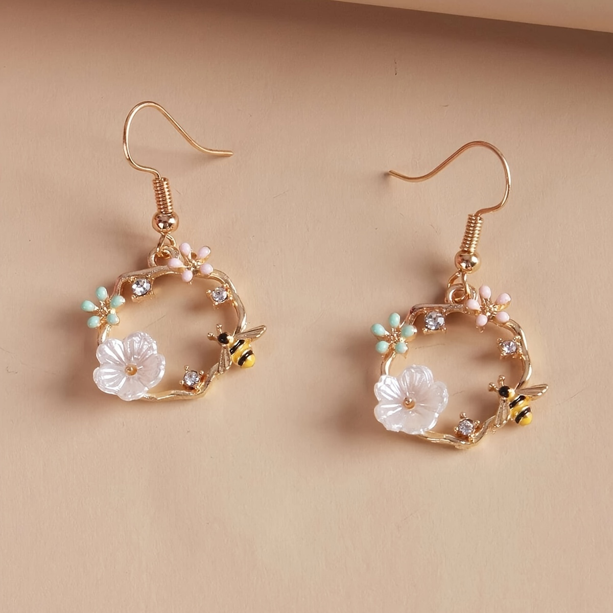 

Bee Flower Drop Dangle Earrings Animal Circle Earrings For Women Girls Jewelry Gift