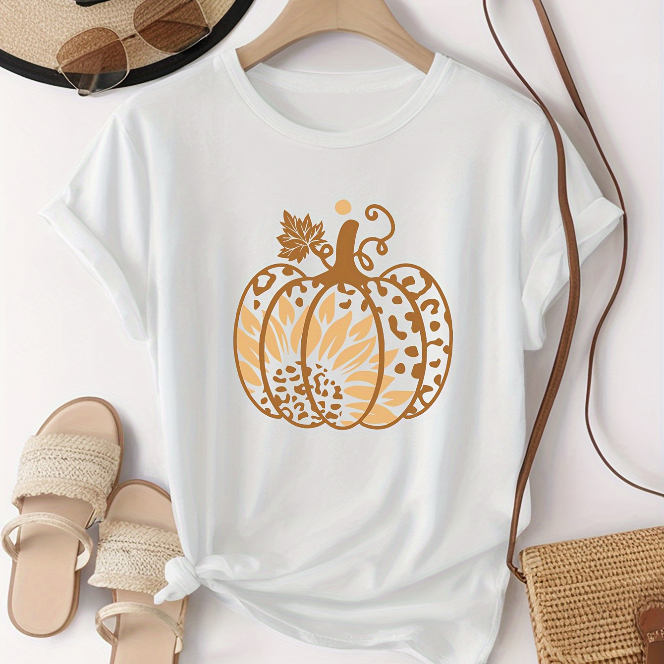 

Plus Size Pumpkin Print T-shirt, Casual Crew Neck Short Sleeve Top For Spring & Summer, Women's Plus Size Clothing