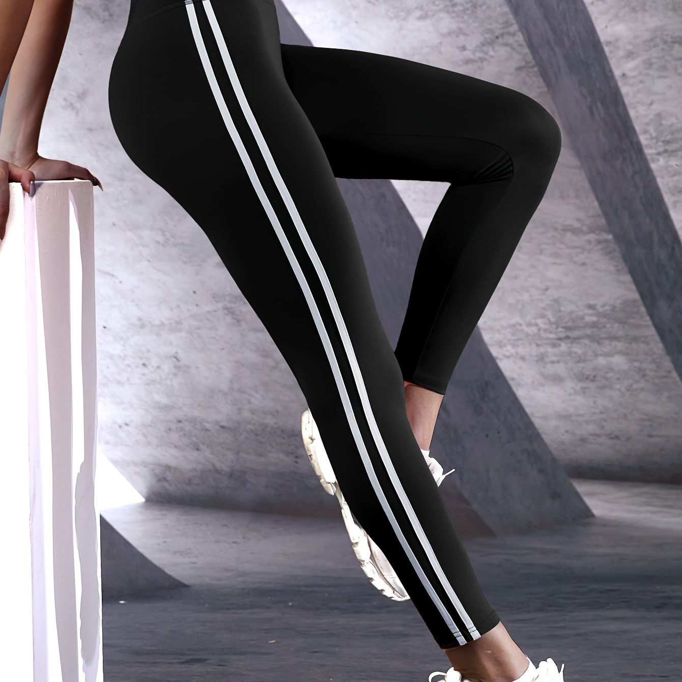 

1pc Women's High Waist Cropped Sports Leggings, Side , Waist, Knit Polyester, Breathable Yoga Pants For Running Gym, Skinny Contour, Spring/summer/fall Athletic Wear