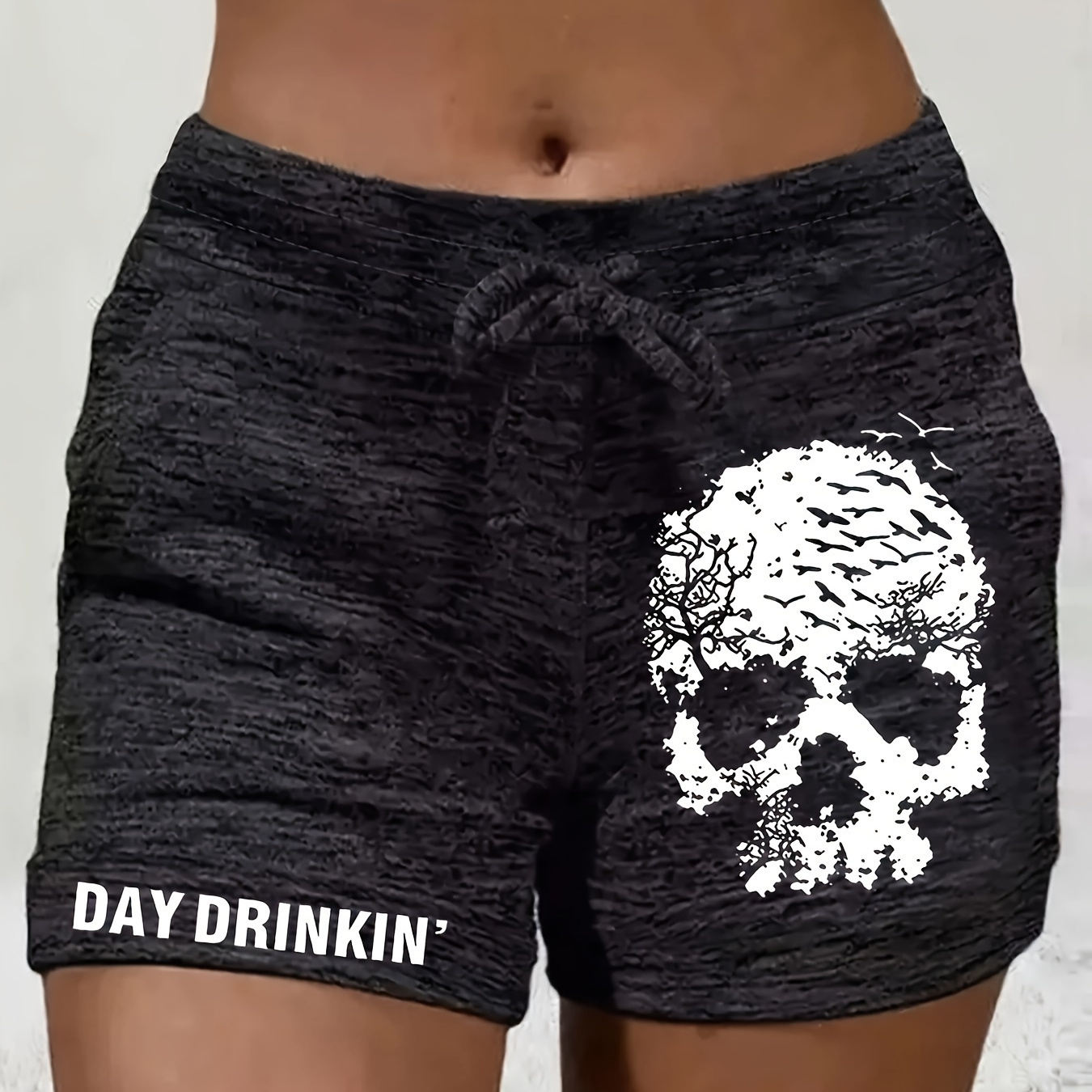 

Shorts Décontractés pour Femmes avec Imprimé Tête de - "DAY DRINKIN'", en Polyester Noir, Taille Élastique, Mode Printemps/Été, Shorts à Tête de