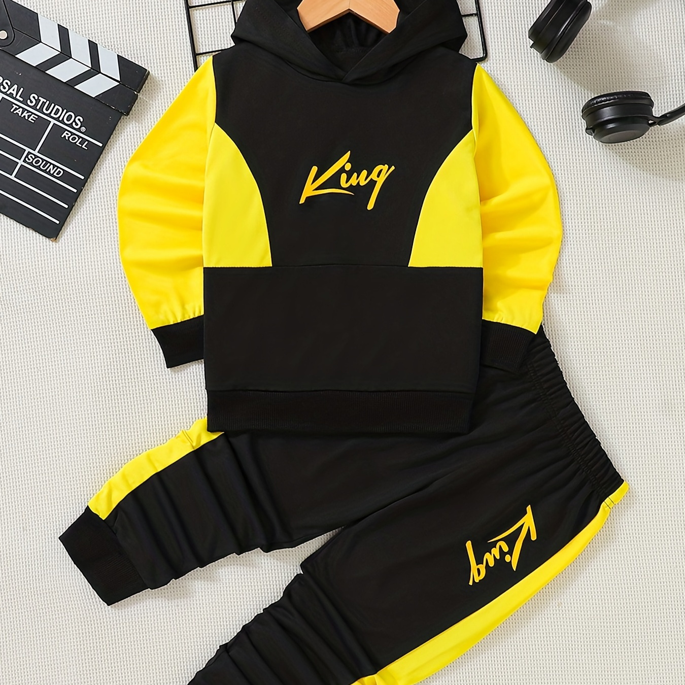 

2pcs Boy's Color Clash Outfit, King Print Hoodie Top & Sweatpants Set, Casual Long Sleeve Top, Kid's Clothes For Spring Fall