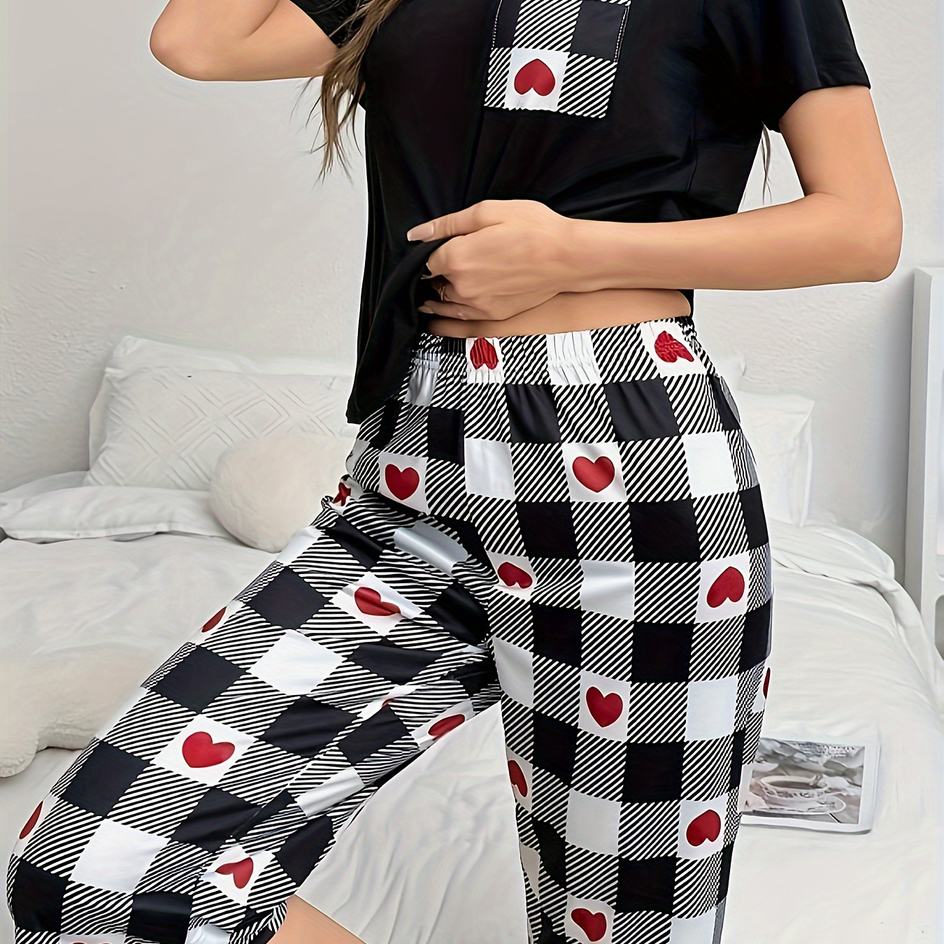 

Women's Heart & Plaid Print Casual Pajama Set, Short Sleeve Round Neck Top & Capri Pants, Comfortable Relaxed Fit