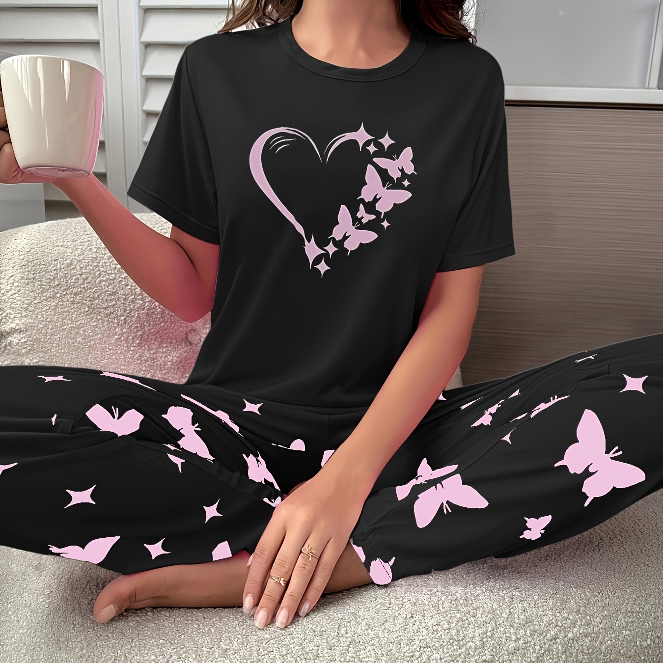 

Ensemble pyjama avec motifs cœur et papillon, haut confortable à manches courtes et pantalon long ample, vêtements de détente et de nuit pour femmes