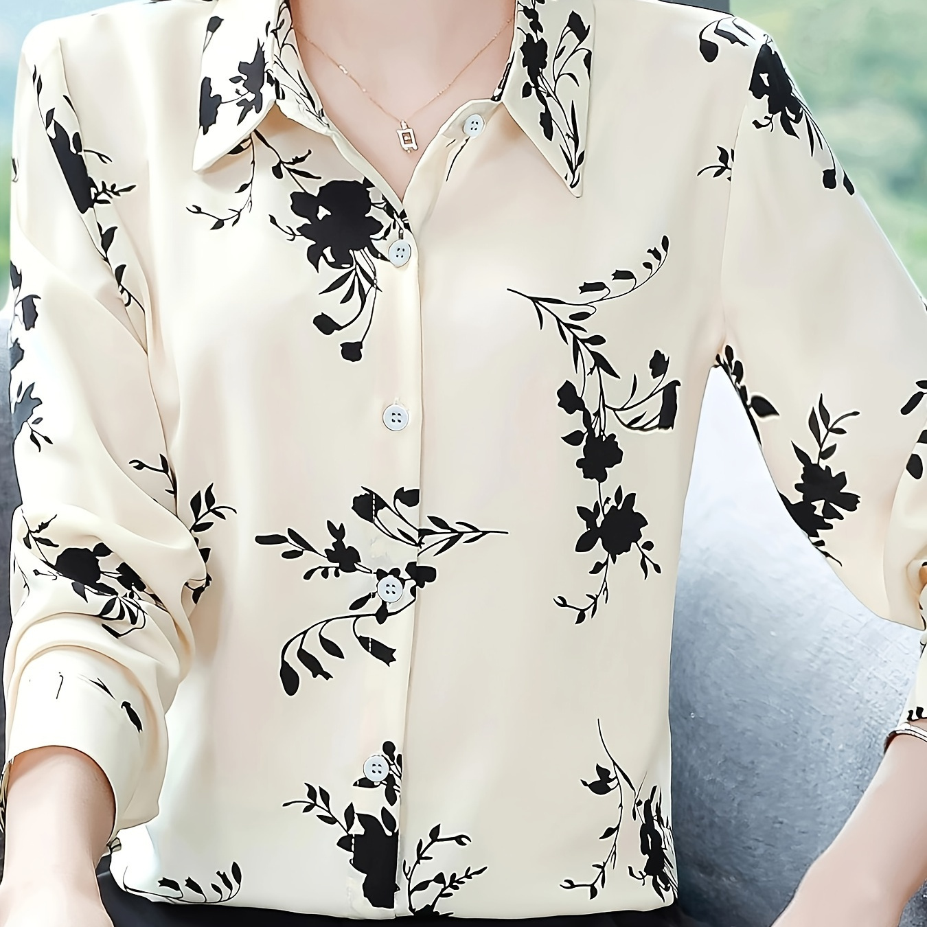 

Floral Print Women's Blouse - Elegant Polyester Shirt, With Collar, 100% Polyester Woven Fabric, Chic Plant Pattern Top, Casual Yet Sophisticated Cut - New 2024 Collection