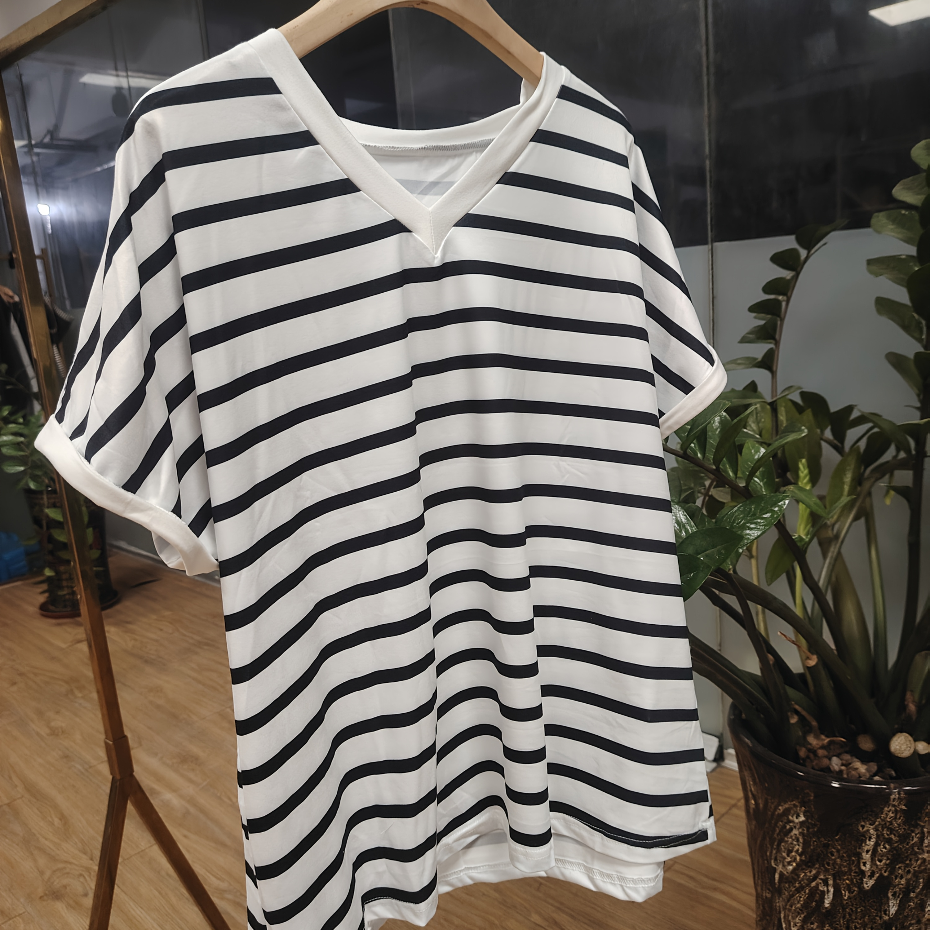 

Women's Casual Striped V-neck T-shirt - Breathable Polyester , Short Sleeve, Machine Washable