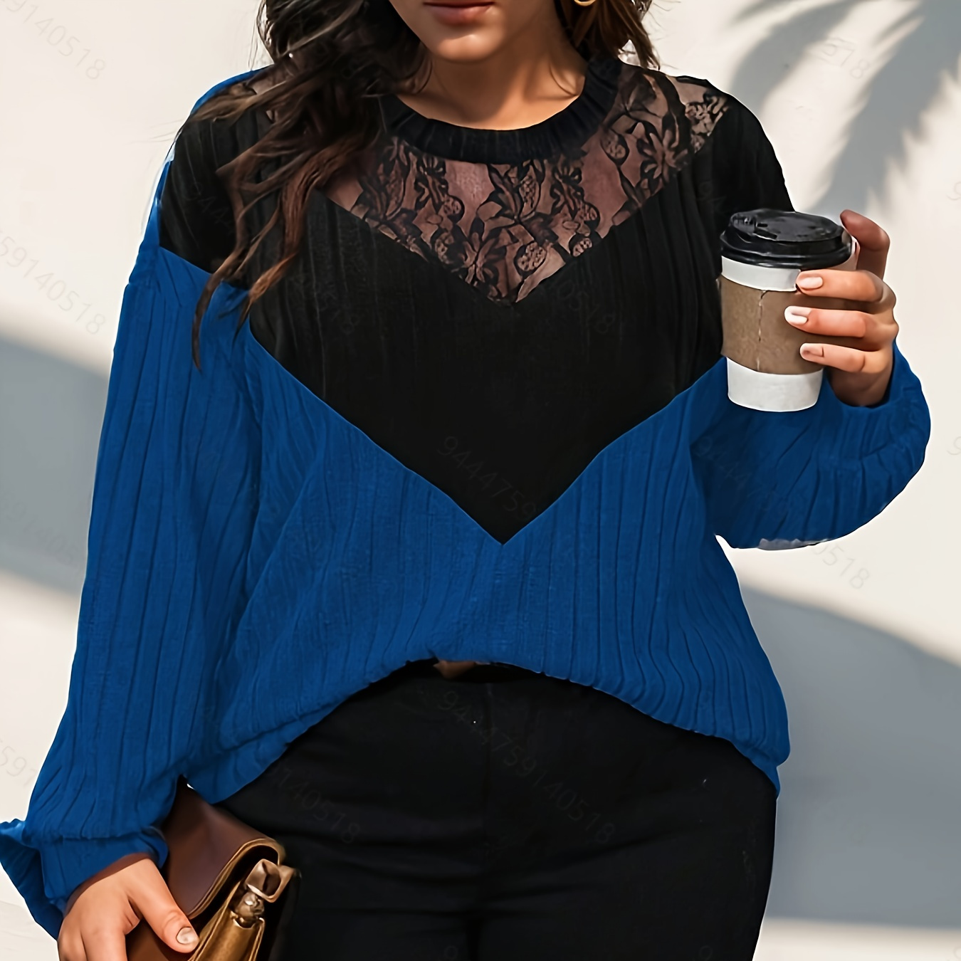 

T-shirt à manches longues élégant à col rond pour le printemps et l'automne, avec des blocs de couleurs et des détails en dentelle côtelée, vêtement grande taille pour femmes