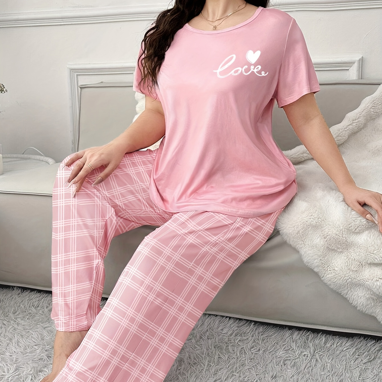 

Ensemble Pyjama Grande Taille pour Femmes - Haut Confortable à Manches Courtes avec Imprimé Cœur & Pantalon à Carreaux, Vêtements de Détente Décontractés