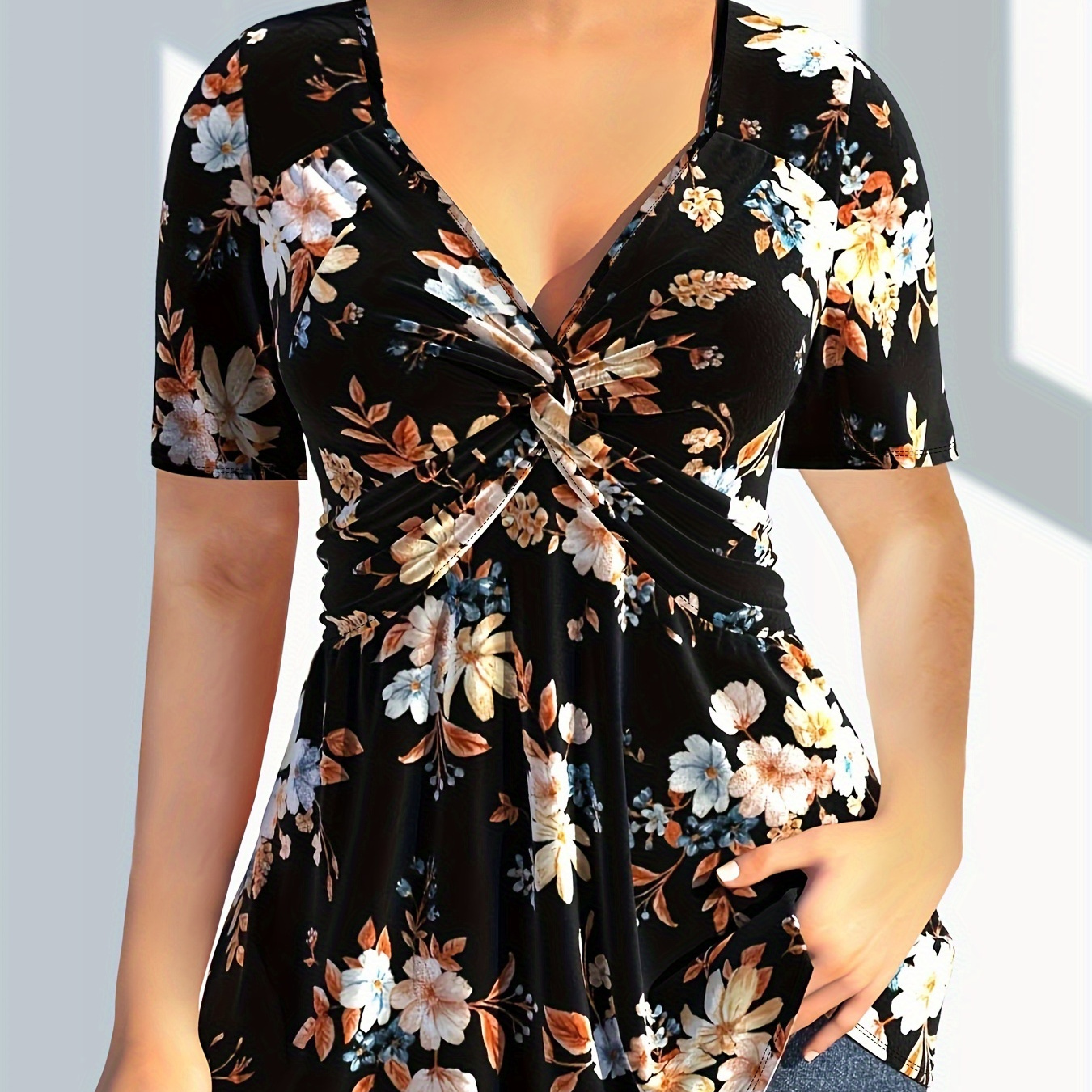 

Plus Size Floral Print Twist T-shirt, Casual Ruched Short Sleeve V Neck Top For Spring & Summer, Women's Plus Size Clothing