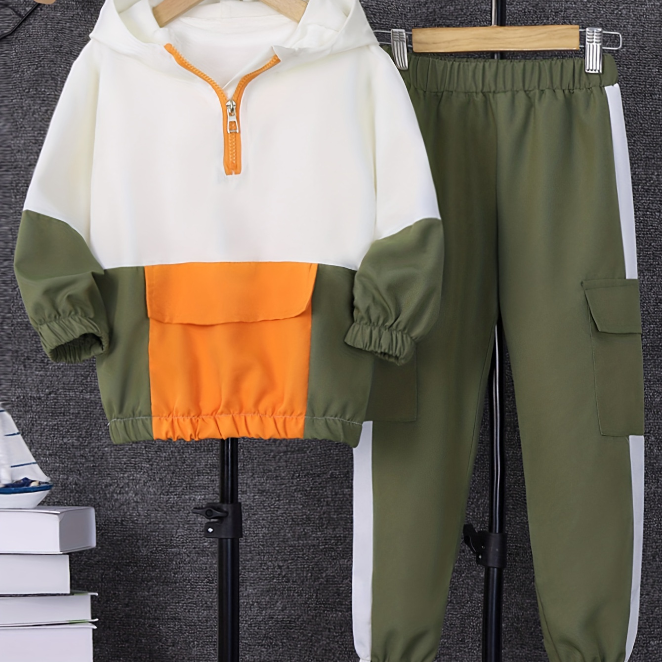 

2pcs Boy's Casual Outfit, Colorblock Hoodie & Cargo Pants Set, Trendy Hooded Long Sleeve Top, Kid's Clothes For Spring Fall Winter