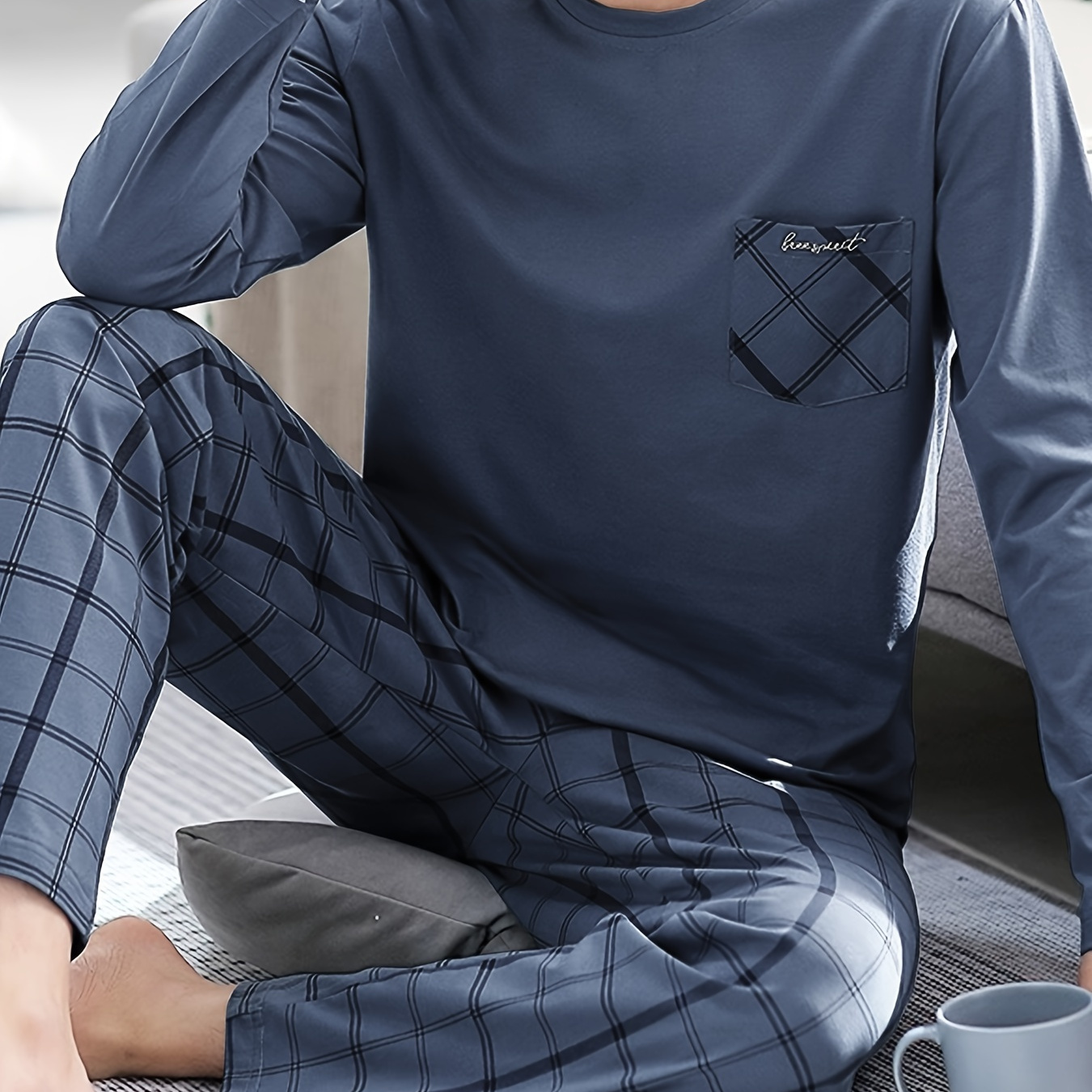 

Ensemble Pyjama Confortable pour Homme - Haut à Manches Longues et Col Rond & Pantalon à Carreaux avec Poches, Mélange de Polyester, Lavable en Machine - pour ou l'Extérieur