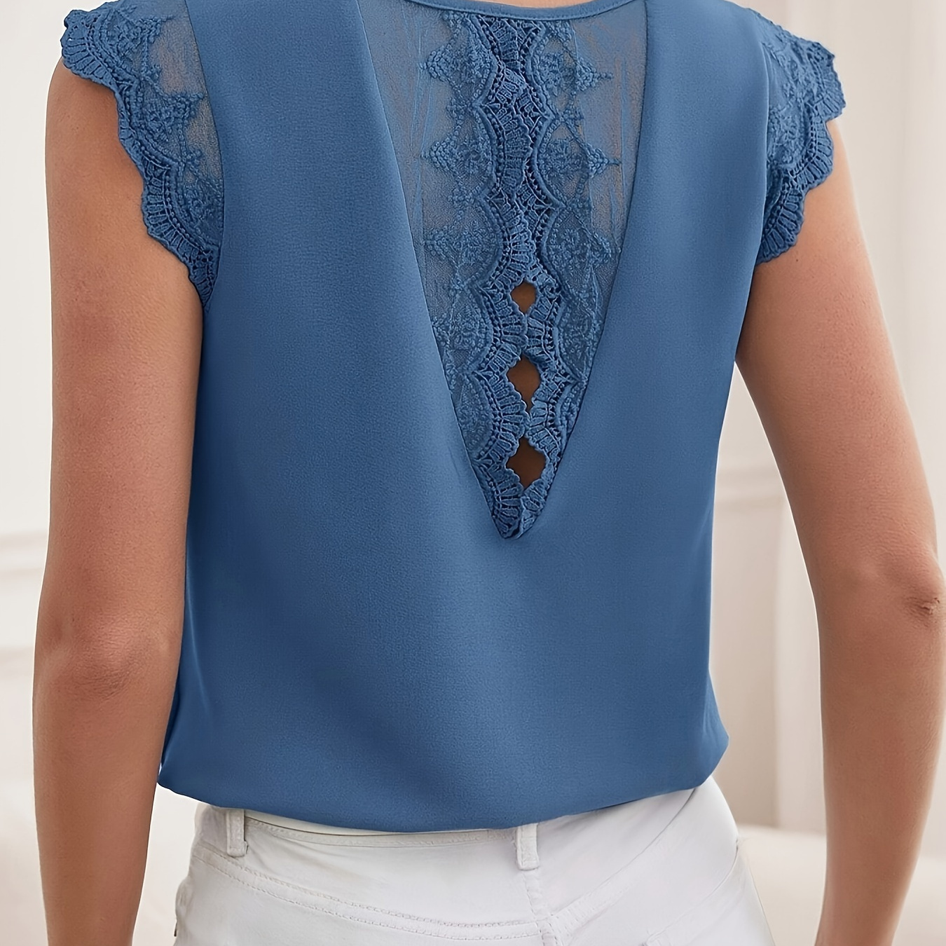 

Contrast Mesh Applique V-neck Top, Elegant Solid Sleeveless Scallop Trim Top, Women's Clothing