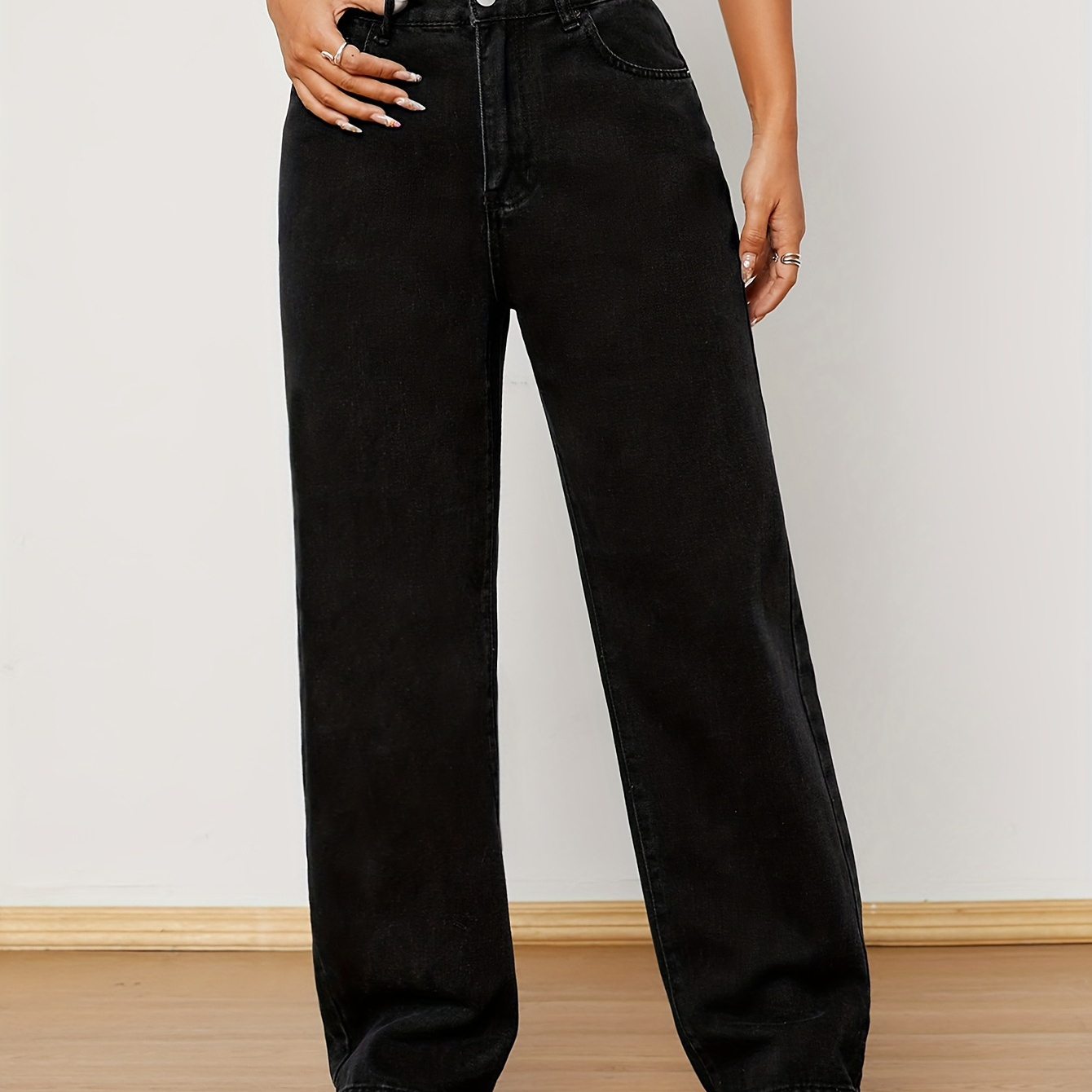 

Pantalon en jean basique de style décontracté, coupe droite, ample et de couleur noire unie, pour femmes. Vêtements et jeans en denim.