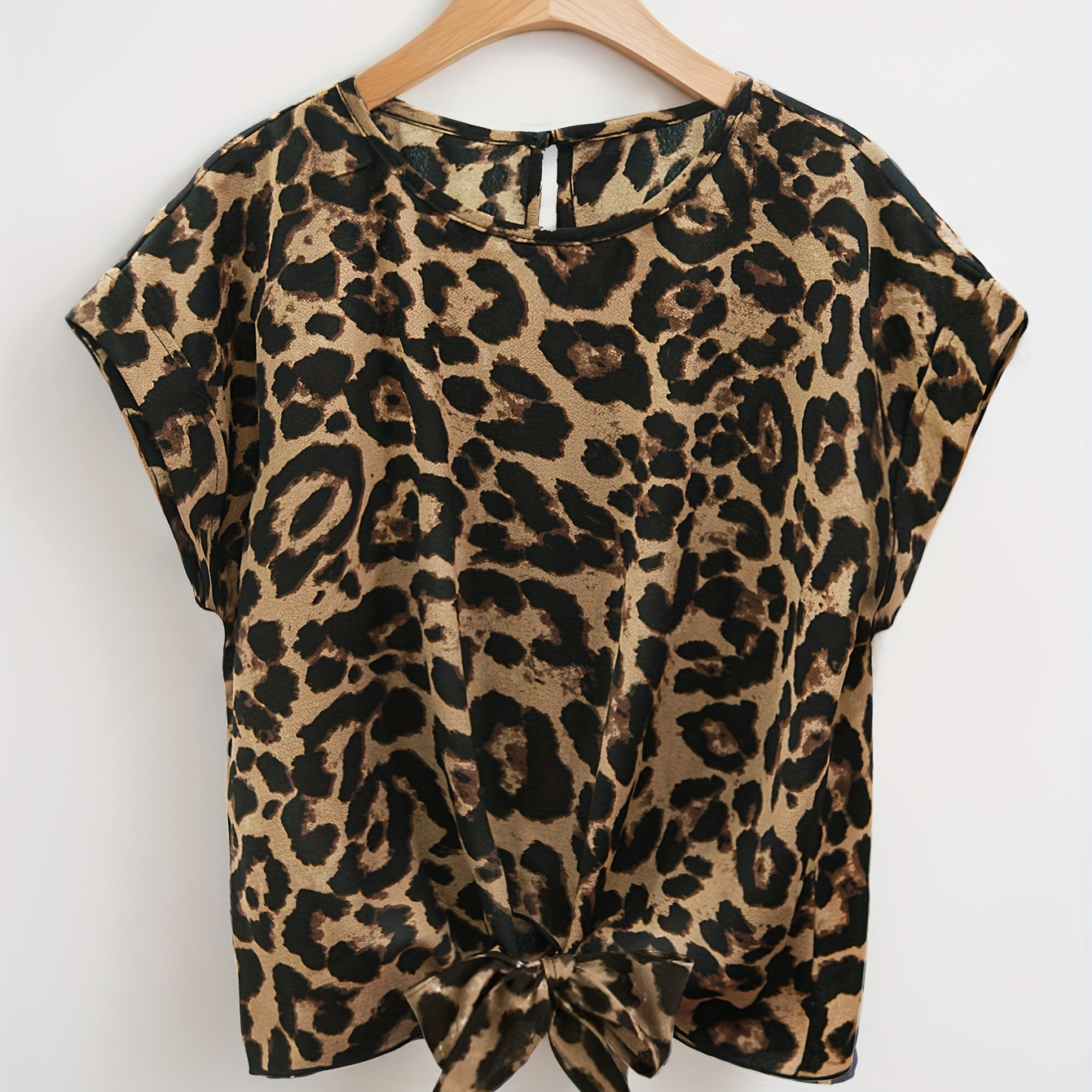 

Leopard Print Crew Neck T-shirt, Casual Knot Hem Short Sleeve T-shirt For Spring & Summer, Women's Clothing