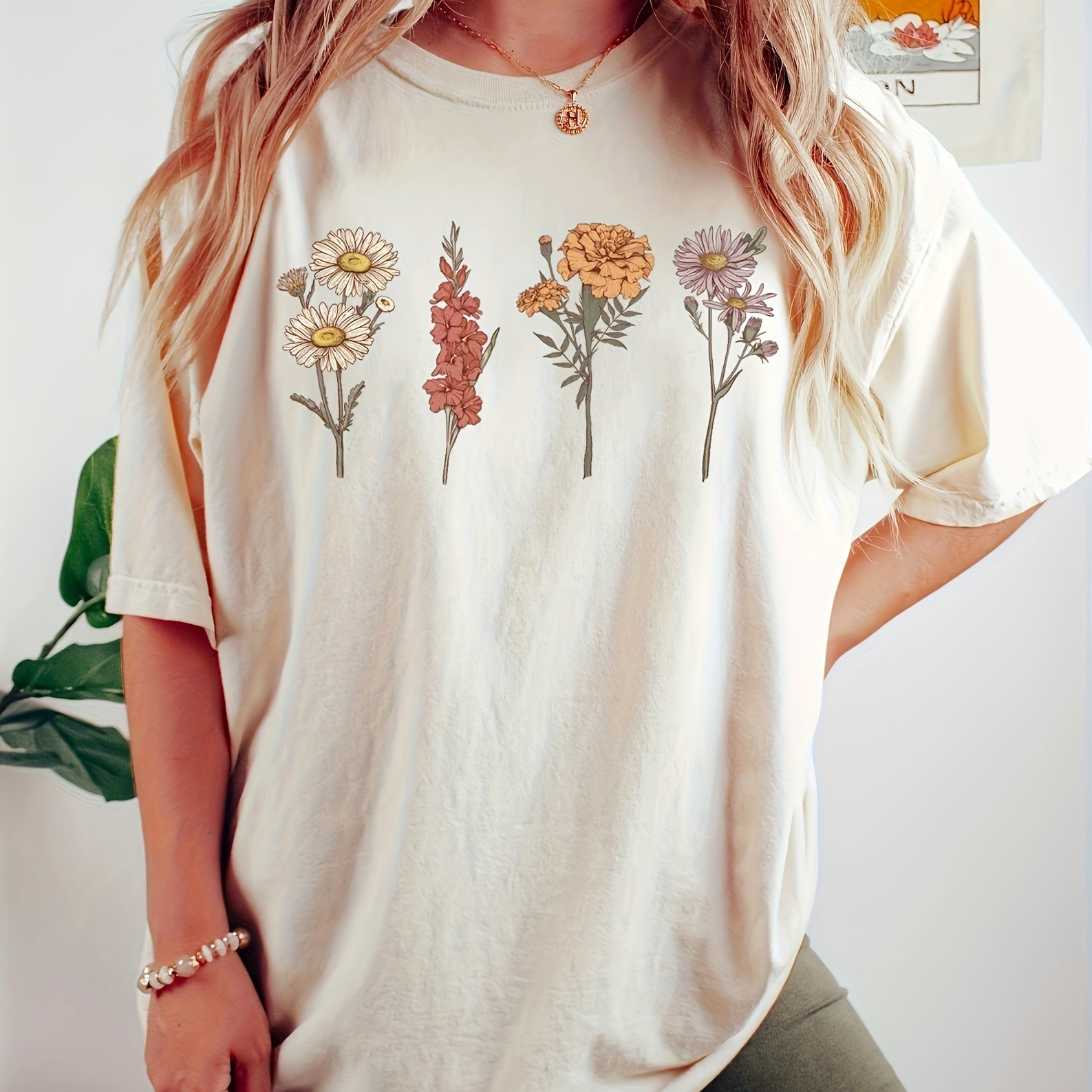 

Plus Size Floral Print T-shirt, Short Sleeve Crew Neck Casual Top For Summer & Spring, Women's Plus Size Clothing
