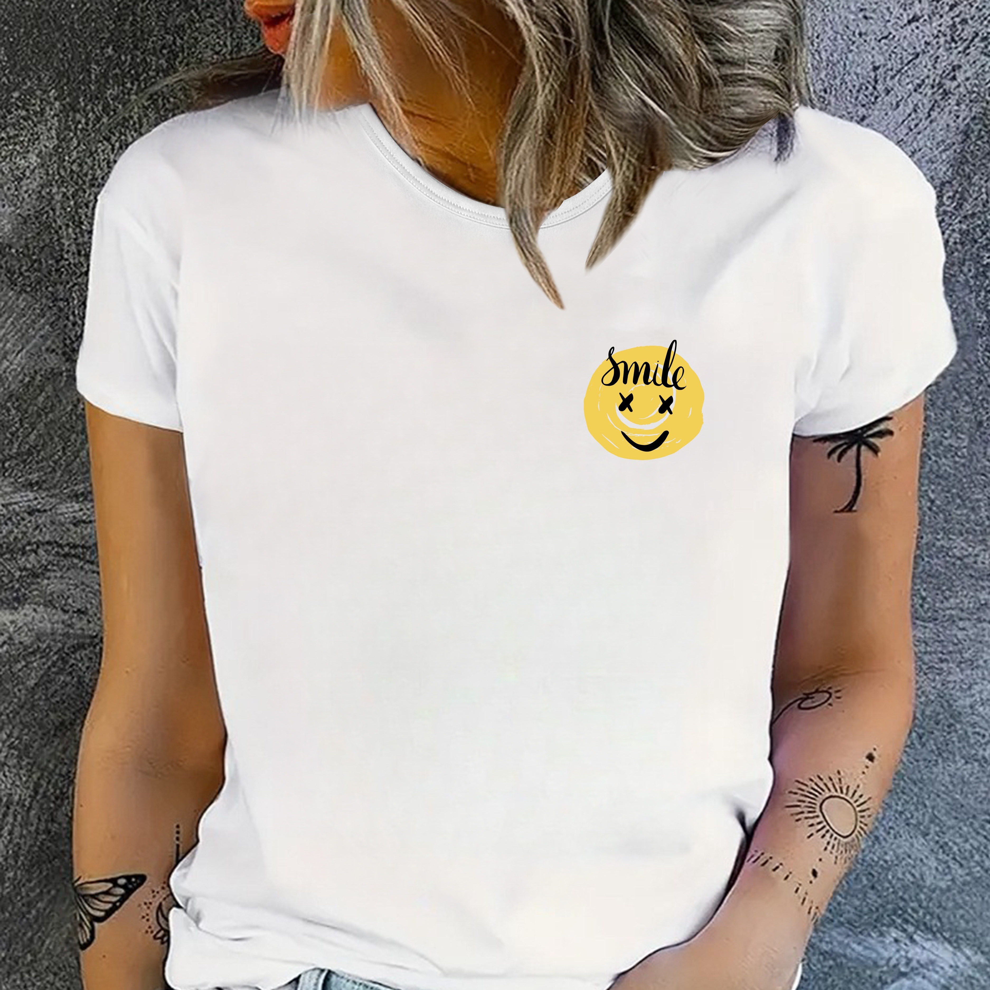 

Smiling Face Print T-shirt, Short Sleeve Crew Neck Casual Top For Summer & Spring, Women's Clothing