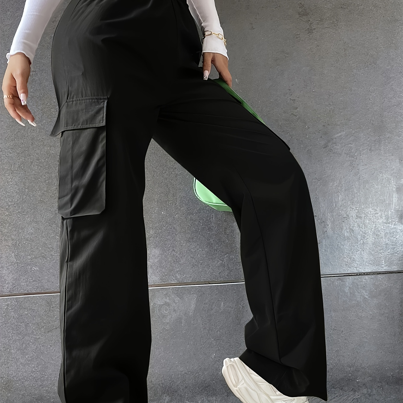 

Elegant Women's Cargo Pants With Large Pockets - Solid Color, Polyester, Machine Washable - Spring/summer/fall, Workwear,