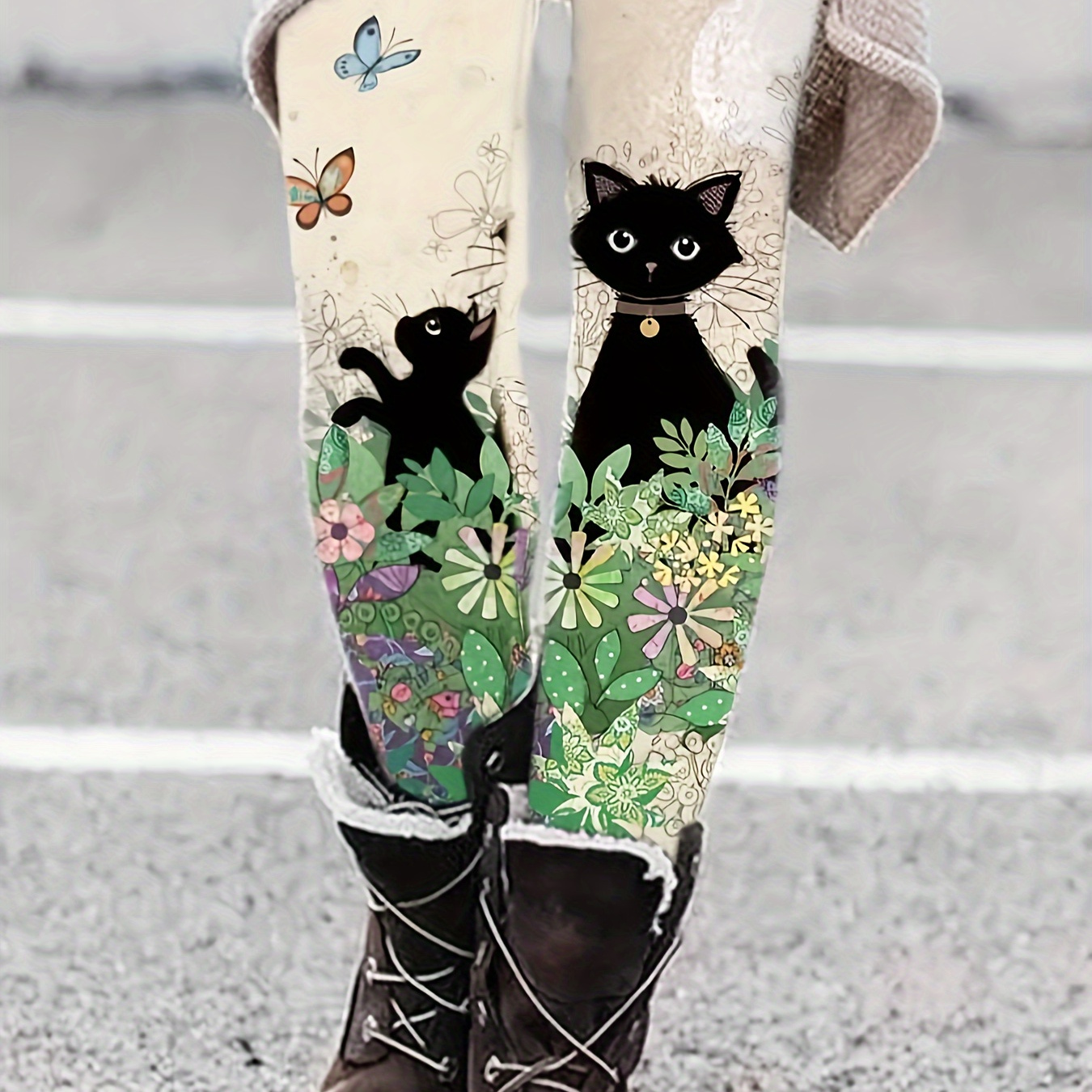 

Leggings with a charming cat and floral print, featuring a comfortable elastic waist and stretchy fabric, perfect for women's casual wear.
