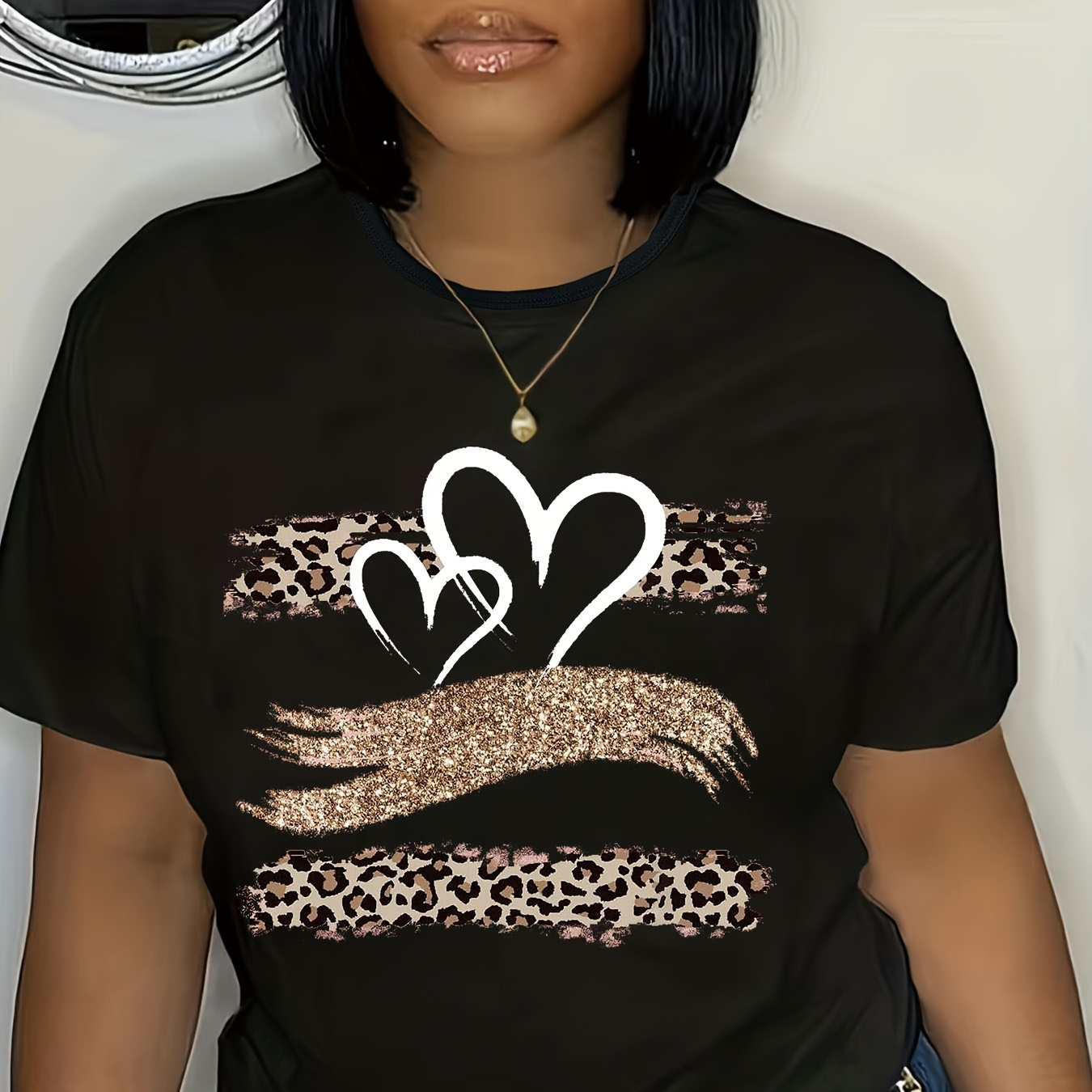 

Plus Size Heart & Leopard Print T-shirt, Casual Short Sleeve Top For Spring & Summer, Women's Plus Size Clothing