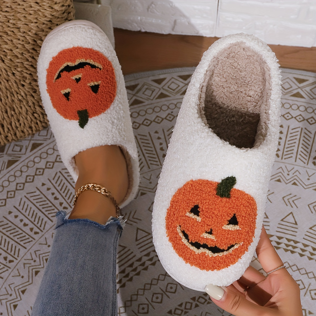 

Halloween Cartoon Pumpkin Slippers, Round Toe Soft Sole Non-slip Fuzzy Slipper, Plush Comfortable Indoor Shoes