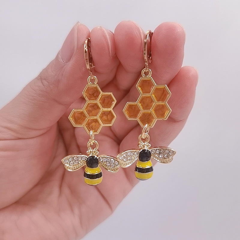 Fashion Bee Flower Honeycomb Earrings For Women And Girls As Birthday And  Christmas Gifts - Temu