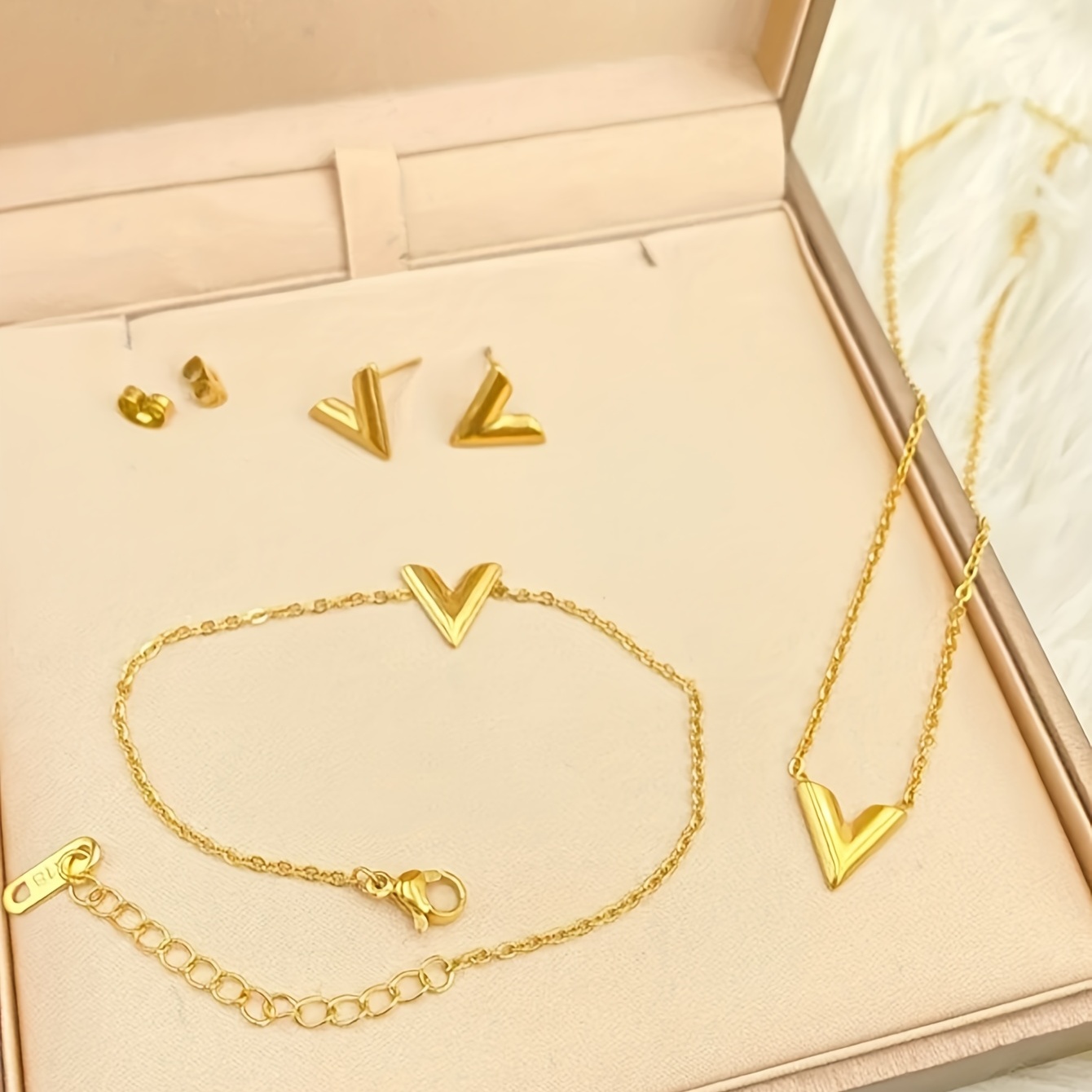 LV HIGH QUALITY STAINLESS STEEL JEWELRY SET(EARINGS-NECKLACE-BRACELET)