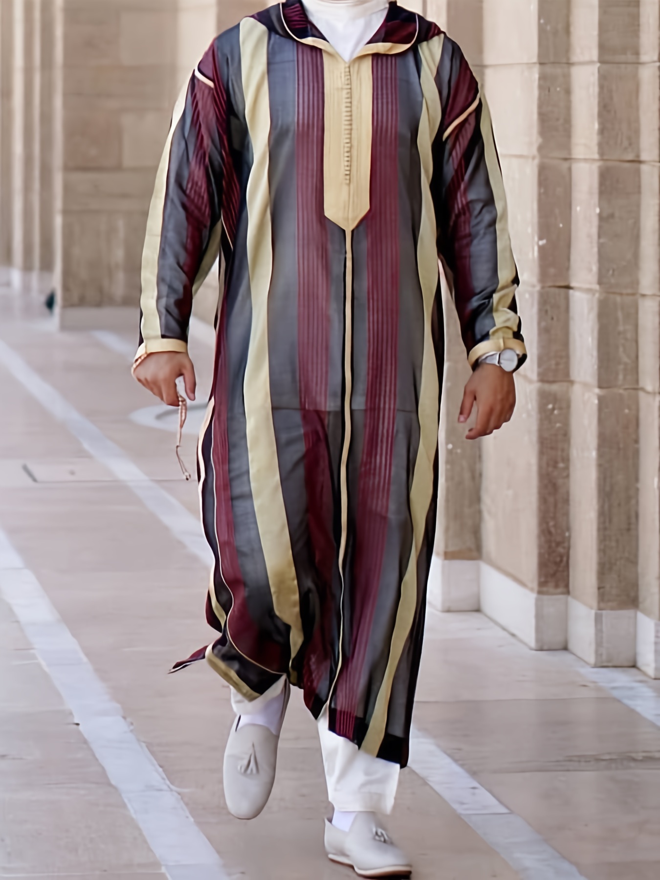 Chilaba marroquí tradicional de rayas rojas, una de las prendas para hombre  marroquíes más populares
