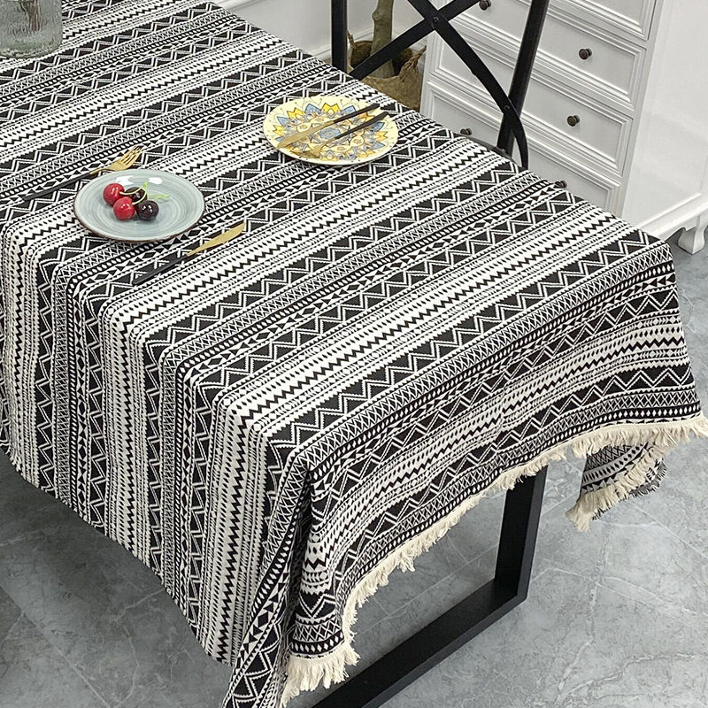 Gingham 70 Square Tablecloth: Women's Designer Linens