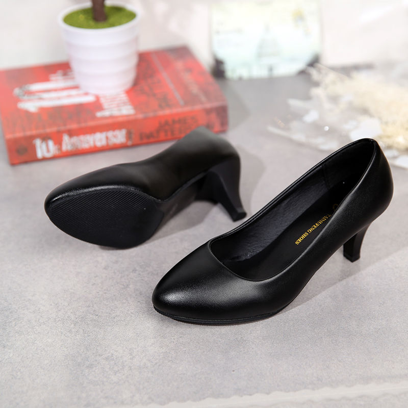 Round toe hot sale pumps mid heel