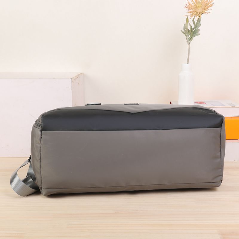 Large Capacity Lightweight Duffel Bag Gym Bag