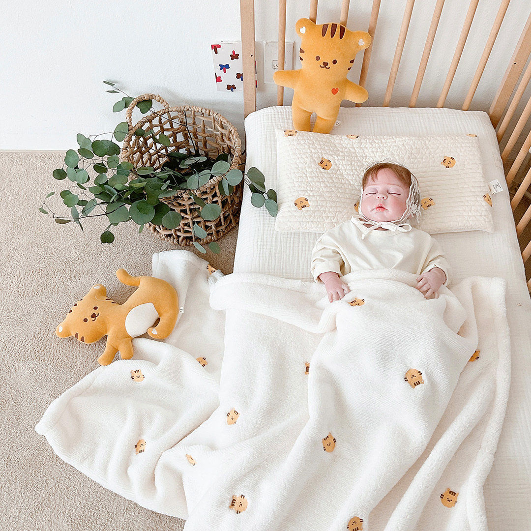 Adorable Animal Embroidery Wrap Blanket for Nap Time