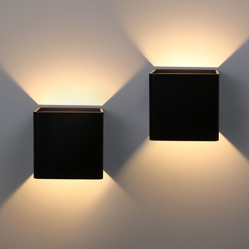 Lámpara LED pared regulable con control remoto, 2 piezas Aplique pared  interior RGB, luz de pared Up-down ajustable 16 colores sala de estar,  lampara de noche negra 9W, apliques pared pasillo moderno 