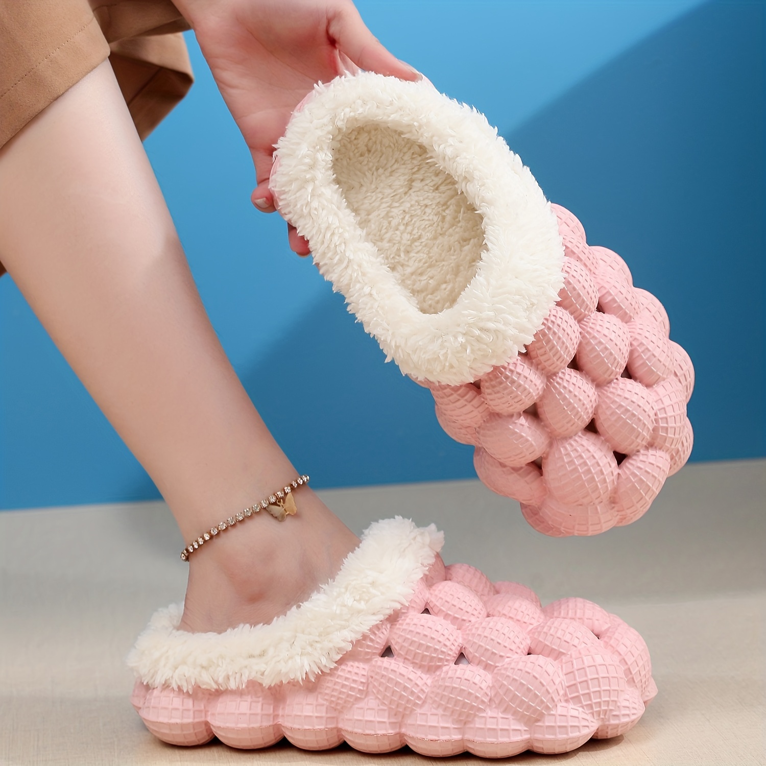 https://img.kwcdn.com/product/warm-slippers/d69d2f15w98k18-f49da96d/Fancyalgo/VirtualModelMatting/69255a91770cecc29d1c308921ce4ed0.jpg?imageView2/2/w/500/q/60/format/webp