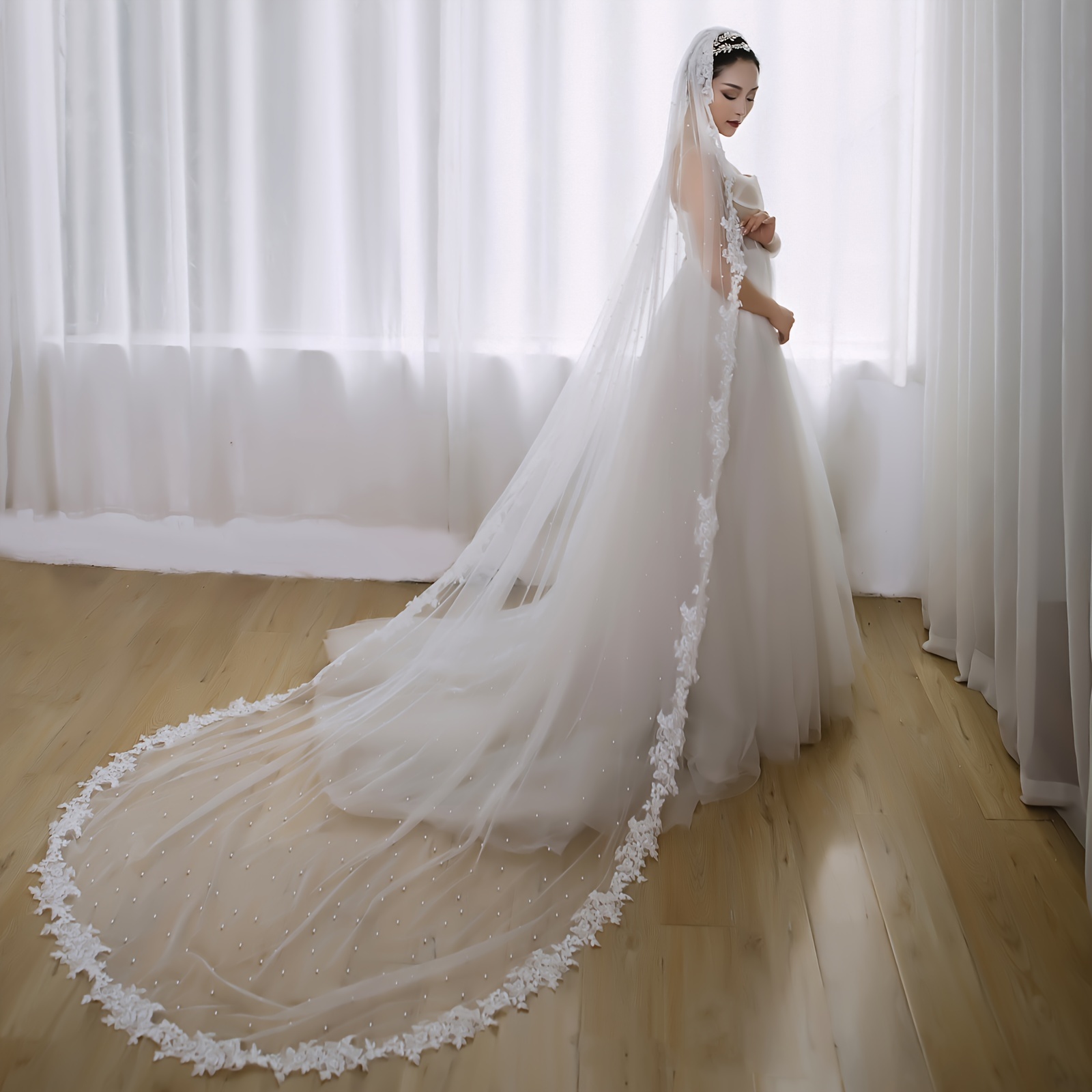 1 Tier Glitter Bride Wedding Veil Fingertip Bachelorette Party Veil  Sparking Bridal Veil for Women and Girls (White) 