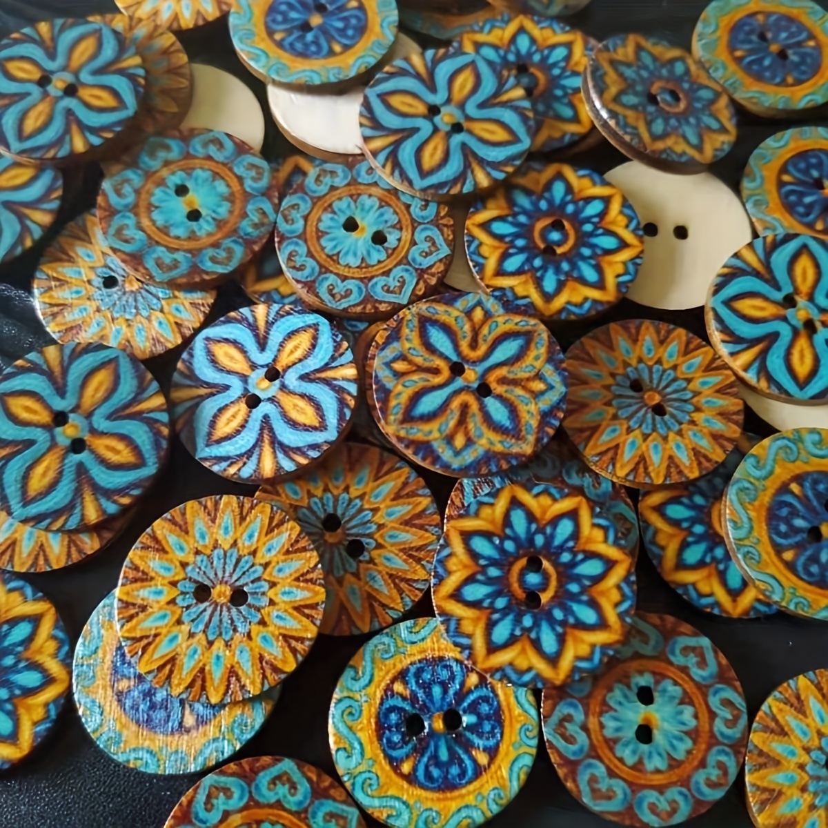 200Pcs Wood Buttons for Crafts, 20mm Vintage Buttons Mixed Pattern Wooden  Buttons Round Flower Buttons with 2 Holes for DIY Sewing Craft Decorative