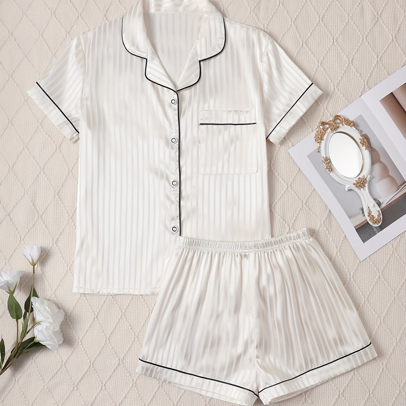TEMU Ein Damen Jacquard Satin Freizeit Zweiteiliges Pyjama Set, bestehend aus einem bequemen Jacquard Button-Up Top und Shorts mit einem elastischen