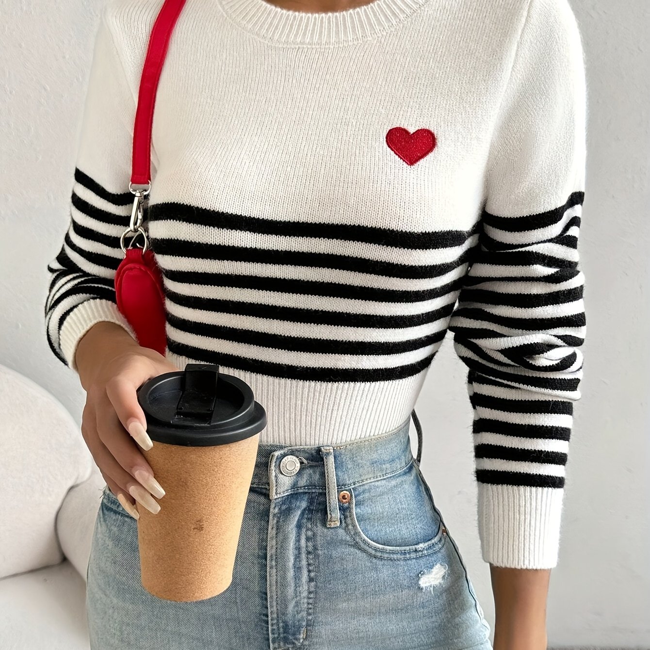 E-shop Neuer modischer, eleganter Damen-Hoodie mit langen Ärmeln und Streifenherzmuster