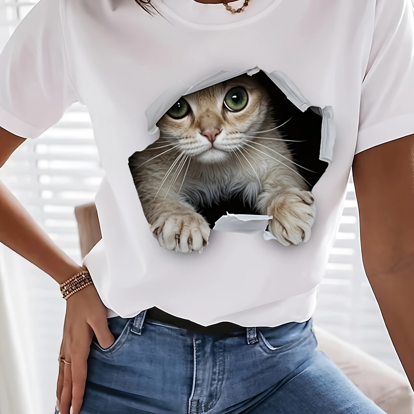 Image of A Loose-fitting, Casual Women's T-shirt Made From Heavyweight , Featuring A Cat-hole Pattern Print And A Round Neck With Short Sleeves